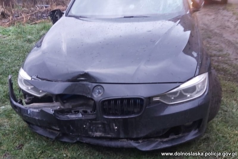 Bmw zniszczyło dekoracje świąteczne w Ząbkowicach Śląskich /Policja Dolnośląska /