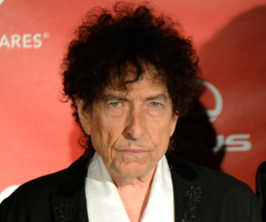 Bob Dylan molestował 12-latkę? Autor jego biografii przerwał milczenie 
