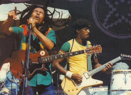 Bob Marley i Junior Marvin /