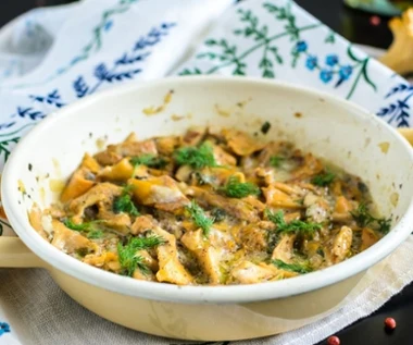 Boczniaki w sosie ziołowym na obiad. Zrobisz raz i wpiszesz do domowego jadłospisu na stałe