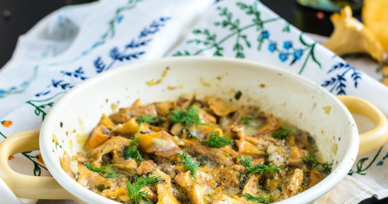 Boczniaki w sosie ziołowym to pyszny, jesienny obiad /bodler /123RF/PICSEL