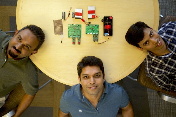 Bodhi Priyantha, Ranveer Chandra i Anirudh Badam – wynalazcy odpowiedzialni za nową baterię. Fot: blogs.microsoft.com, Jeremy Mashburn /materiały prasowe