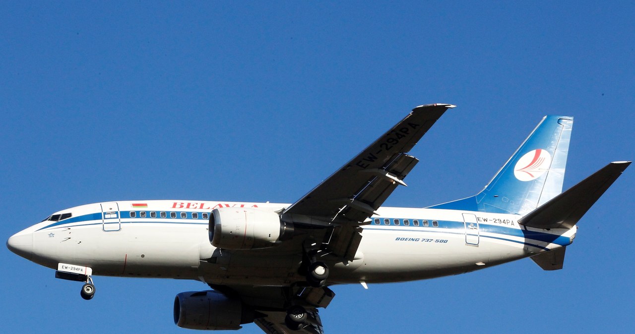 Boeing 737-505 linii Belavia /EPA