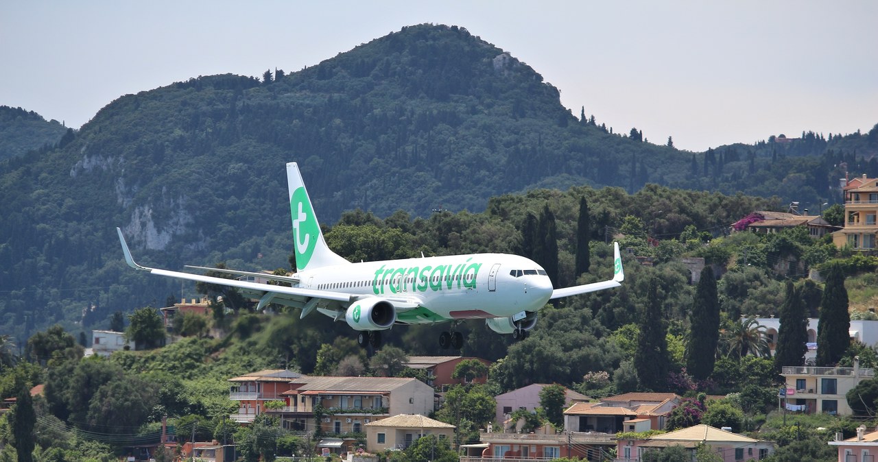 Boeing 737-800 NG ląduje na Korfu /123RF/PICSEL