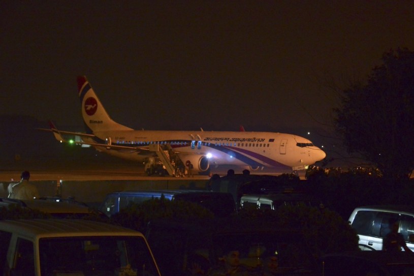 Boeing 737 linii Biman Bangladesh Airlines, który przymusowo lądował w Chittagong / 	STR   /AFP