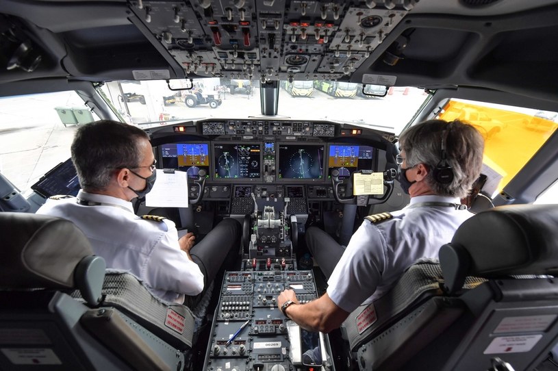 Boeing 737 MAX 9 grudnia 2020 r. przed startem z lotniska w Sao Paulo (kabina pilotów)