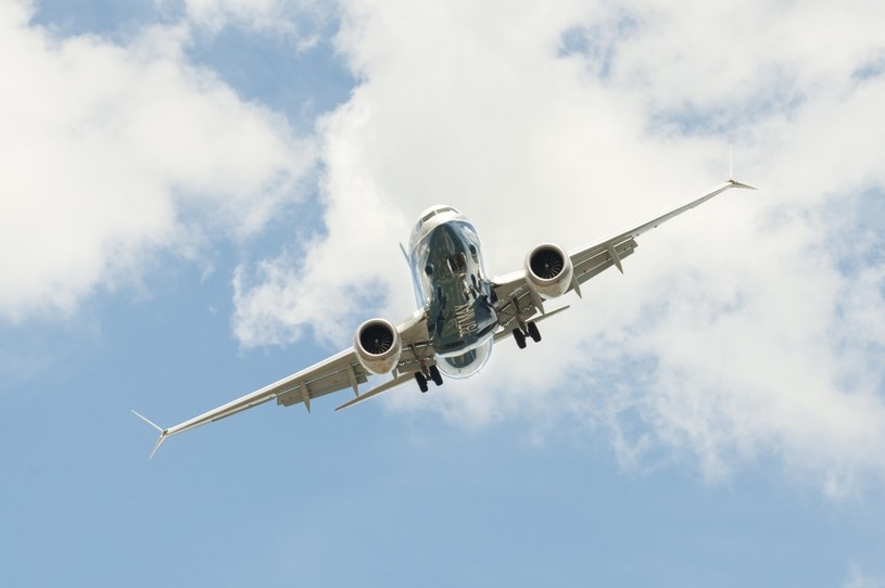 Boeing 737 MAX na skośnym zejściu do lotniska. Czy Boeing 737 jest bezpieczny? /123rf /123RF/PICSEL
