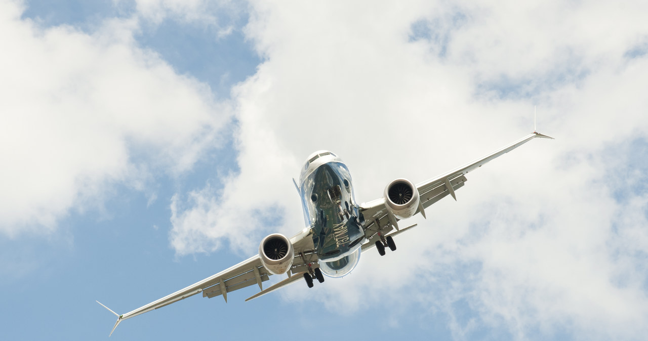 Boeing 737 MAX na skośnym zejściu do lotniska. Czy Boeing 737 jest bezpieczny? /123rf /123RF/PICSEL