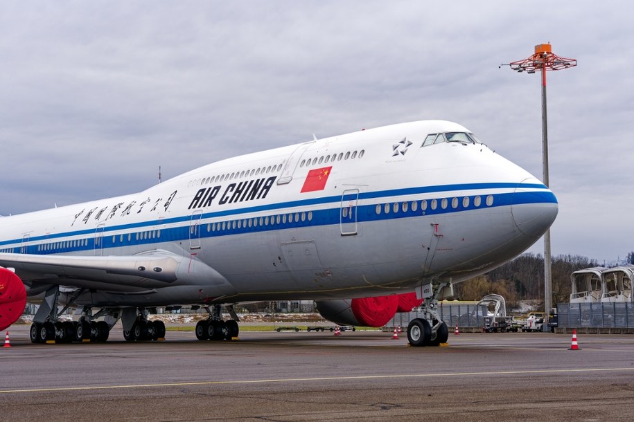 Boeing 747-8 w barwach Air China /Shutterstock