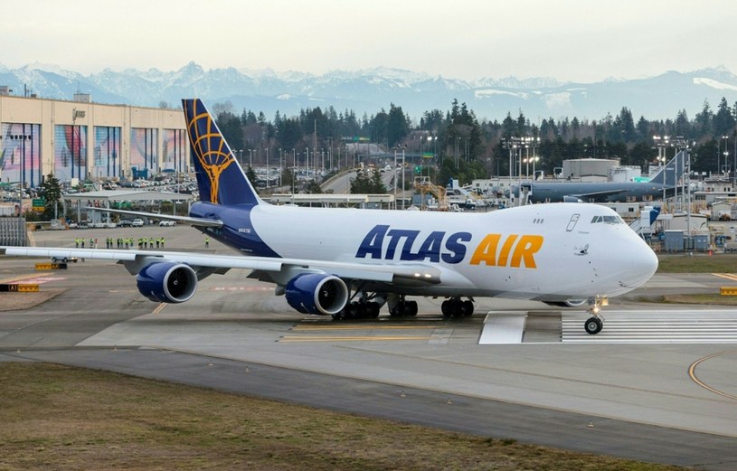 Boeing 747-8 w barwach Atlas Air. /JASON REDMOND/AFP/East News /East News