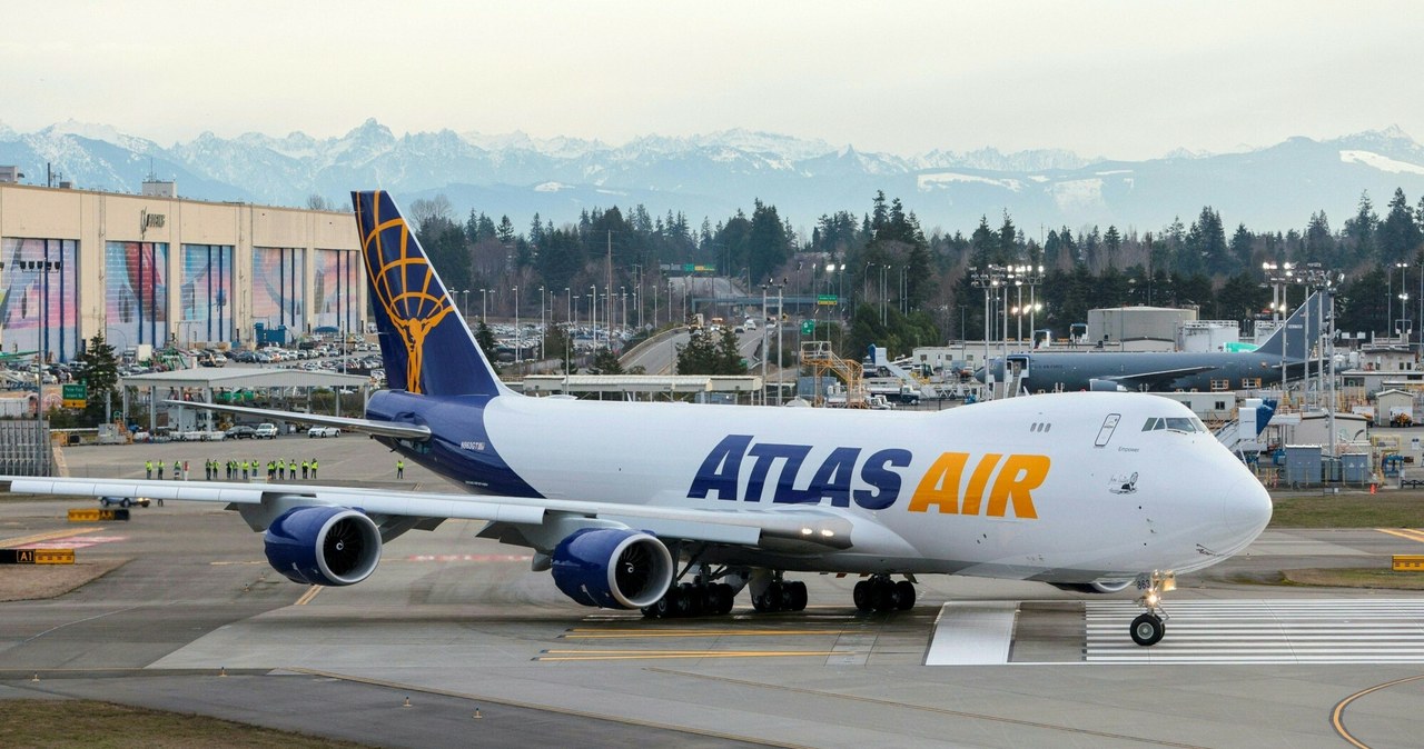 Boeing 747-8 w barwach Atlas Air. /JASON REDMOND/AFP/East News /East News