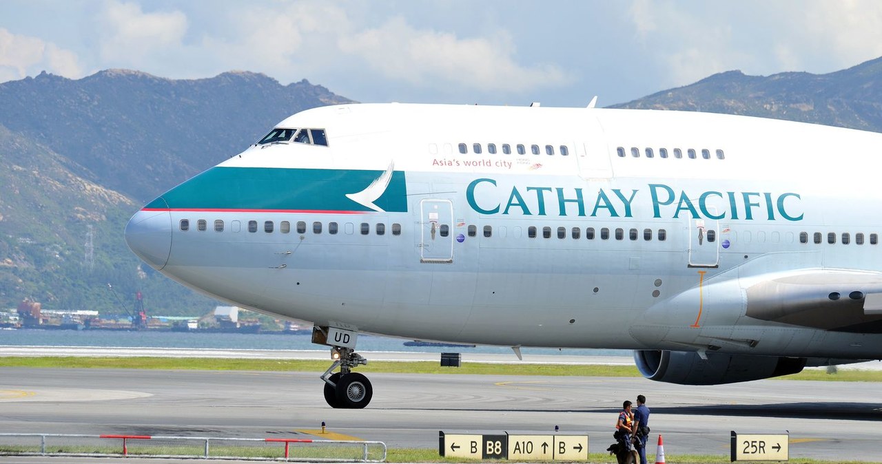 Boeing 747 linii Cathay Pacific na lotnisku w Hongkongu /AFP