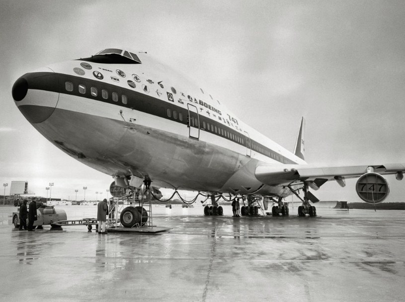 Boeing 747, pierwszy masowo produkowany amerykański komercyjny samolot pasażerski i transportowy, przed swoim pierwszym lotem w lutym 1969 r. (zdj. z kolekcji Bernarda Crocheta) /AFP