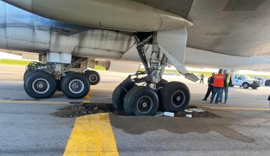 Boeing 747 zapadł się na płycie lotniska Carrasco. Trzeba było go wyciągać