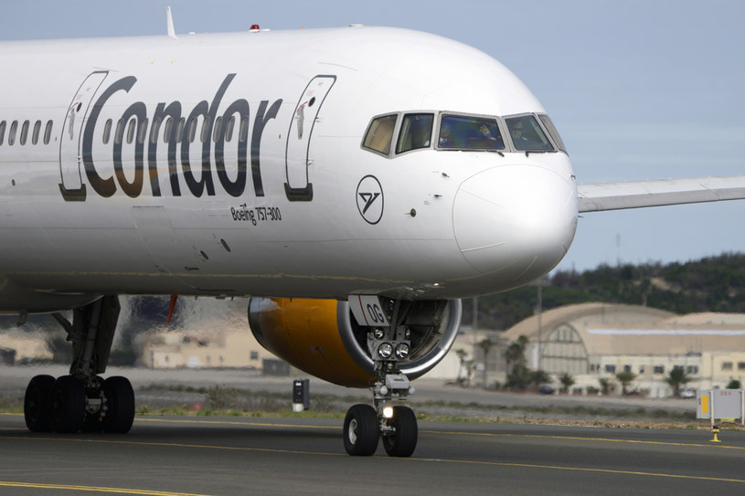 Boeing 757-330 w barwach Condora w Las Palmas na Gran Canarii /123RF/PICSEL