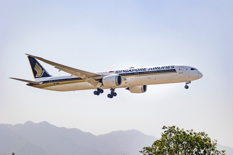 Boeing 787-10 Dreamliner w barwach Singapore Airlines /NICOLAS ECONOMOU / NurPhoto /AFP