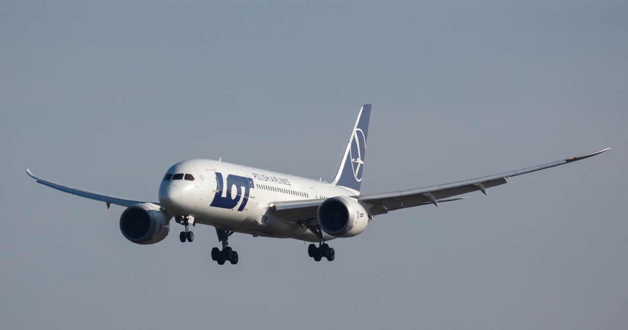 Boeing 787-8 Dreamliner w barwach Polskich Linii Lotniczych LOT lata od 2012 roku. Nadszedł czas na retrofit. /123rf /123RF/PICSEL