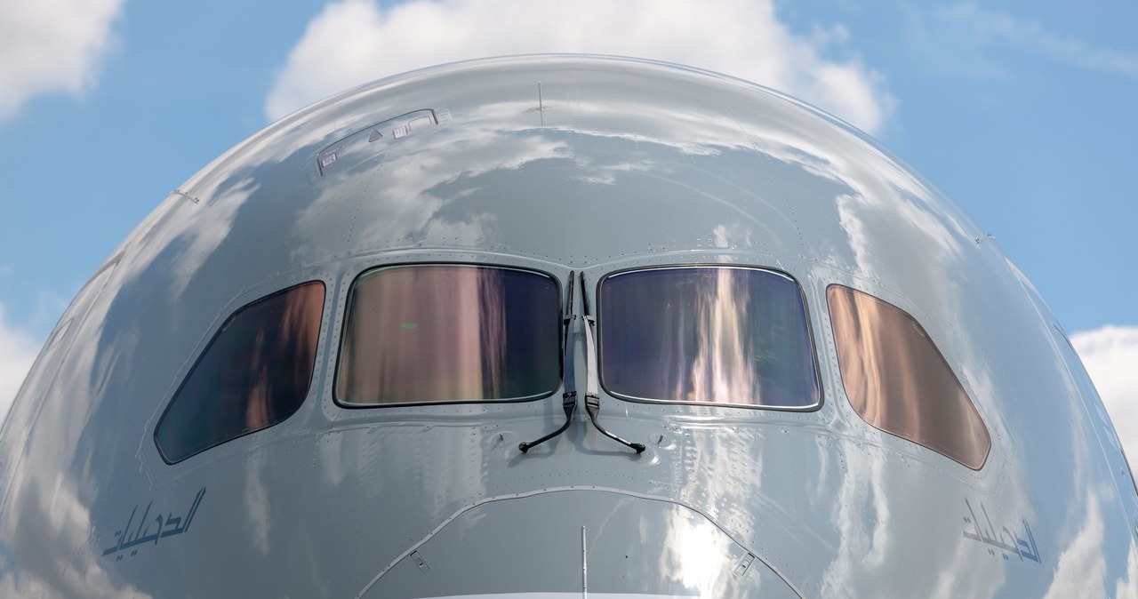 Boeing 787 Dreamliner tani nie jest. Najtańsza wersja to wydatek blisko 250 mln dolarów. /123RF/PICSEL