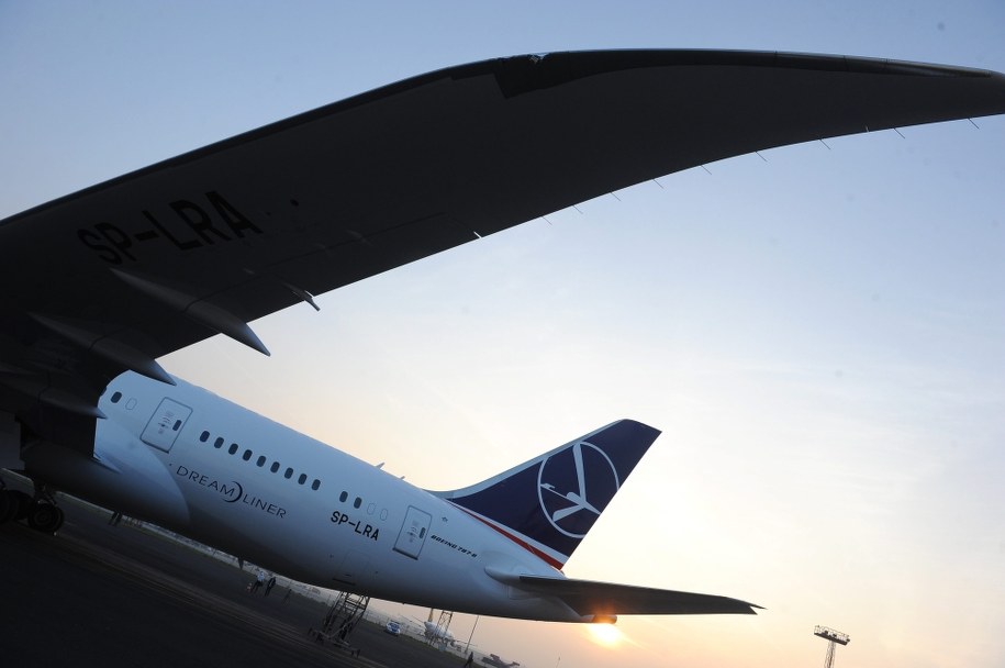 Boeing 787 Dreamliner w barwach LOT /Jacek Turczyk /PAP