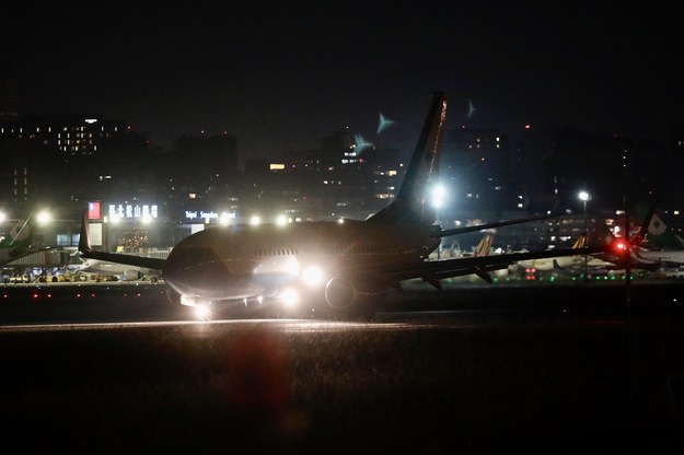 Boeing C-40C z amerykańską delegacją na lotnisku na Tajwanie. /RITCHIE B. TONGO /PAP/EPA