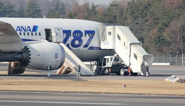 Boeingi 787 dwóch japońskich przewoźników - JAL i ANA - miały problemy z akumulatorami /AFP