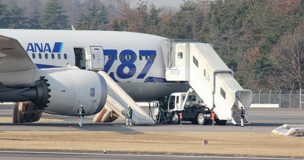 Boeingi 787 dwóch japońskich przewoźników - JAL i ANA - miały problemy z akumulatorami /AFP