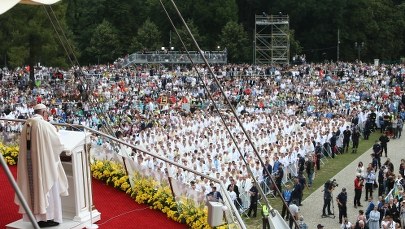 "Bóg powołuje ludzi prostych i gotowych, by byli Jego rzecznikami." Cała homilia papieża 