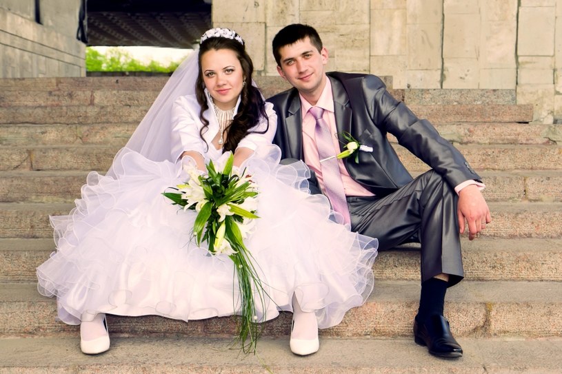 Bogaci mężczyźni są atrakcyjniejszymi kandydatami na męża? /123RF/PICSEL