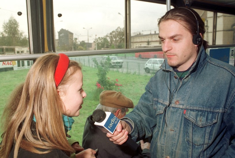 Bogdan Rymanowski pracował w RMF w Krakowie. Na zdjęciu: rozmawia w tramwaju, 1991 r. /Grzegorz Kozakiewicz /Agencja FORUM