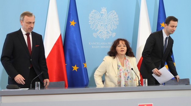 Bogdan Zdrojewski, Barbara Kudrycka oraz Władysław Kosiniak-Kamysz podczas konferencji prasowej po posiedzeniu rządu /Radek Pietruszka /PAP