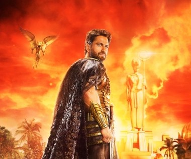 "Bogowie Egiptu" to zrealizowane z rozmachem epickie widowisko producentów „Starcia Tytanów” i „Grawitacji”. Magia, mityczne istoty, bogowie i herosi zaludniają pałace i piramidy dorzecza Nilu w tej pełnej akcji i tajemnic opowieści czerpiącej z najstarszego dziedzictwa ludzkości. 

Set (Gerard Butler), bezwzględny bóg ciemności, siłą i podstępem przejmuje egipski tron. Faraon ginie, kapłani są bezsilni, a zwykli ludzie stają się niewolnikami. 


 