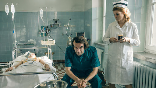 "Bogowie" to najpopularniejszy polski film o lekarzach w ostatnich latach /materiały prasowe