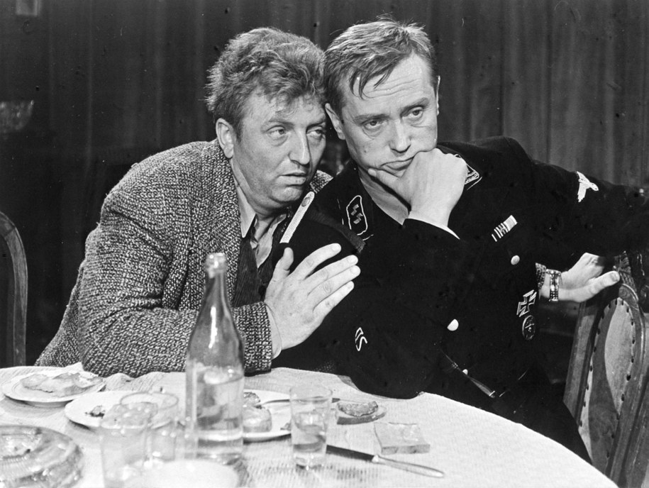 Bogumił Sochnacki i Emil Karewicz na planie "Stawki większej niż życie" /reprodukcja /PAP