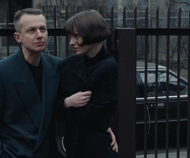 Bogusław Linda i Agnieszka Jaskółka w filmie "Psy" - fot. Kino RP