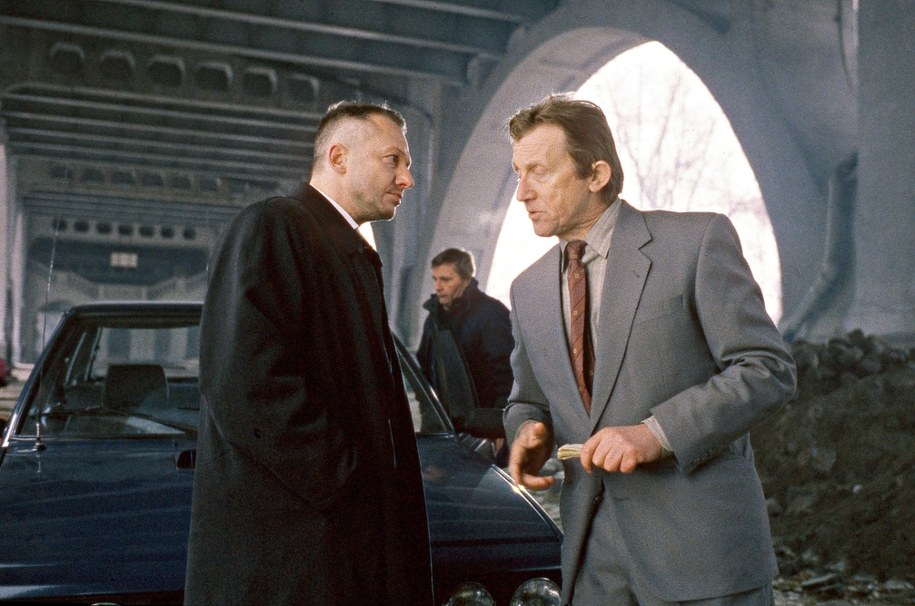 Bogusław Linda i Edward Linde-Lubaszenko na planie filmu "Psy 2. Ostatnia krew" Władysława Pasikowskiego /Afa Pixx/Krzysztof Wellman /PAP