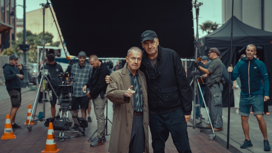 Bogusław Linda i Władysław Pasikowski na zdjęciu z planu "Zamachu na papieża" /Bartosz Mrozowski /Materiały prasowe