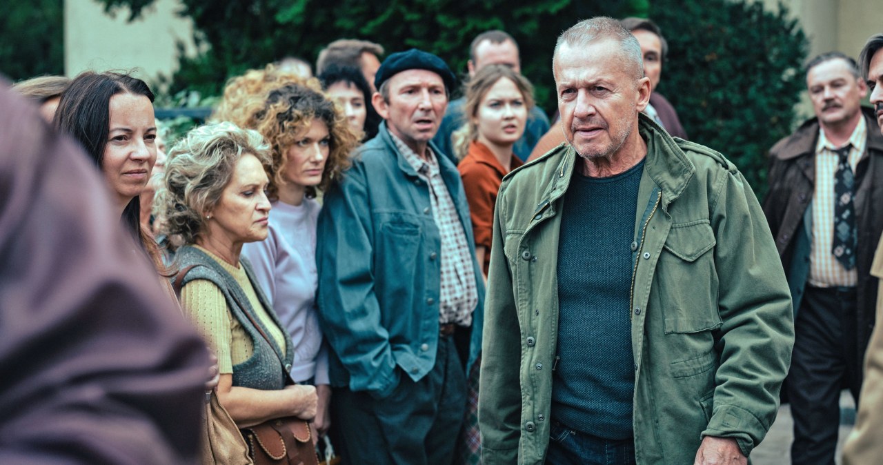 Bogusław Linda w scenie z filmu "Zamach na papieża" /materiały prasowe