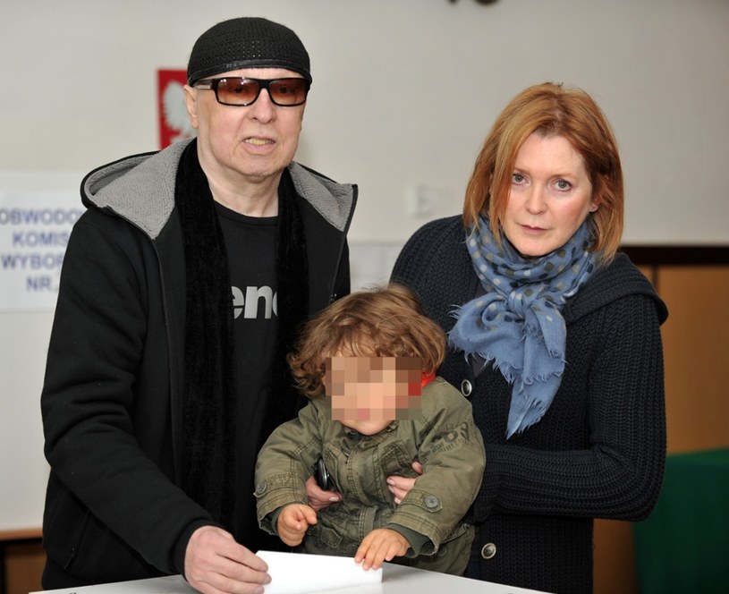 Bogusław Mec z żoną i wnukiem /- /East News