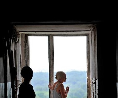 Bogusława Schubert w scenie z filmu "Trzy siostry T"