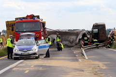 Bogusławice - zderzenie autokaru i dwóch ciężarówek