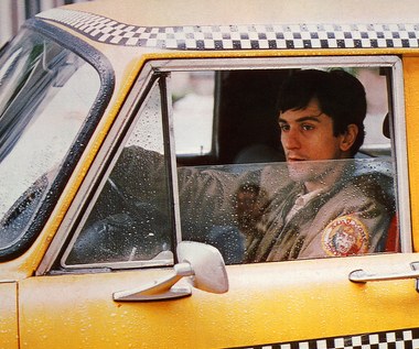 Bohaterem "Taksówkarza" jest Travis Bickle, weteran wojny w Wietnamie, który pracuje jako taksówkarz w Nowym Jorku i postanawia oczyścić miasto z wszelkiego zła.