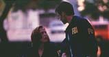 Bohaterowie "Archiwum X" - agenci FBI Scully i Mulder /