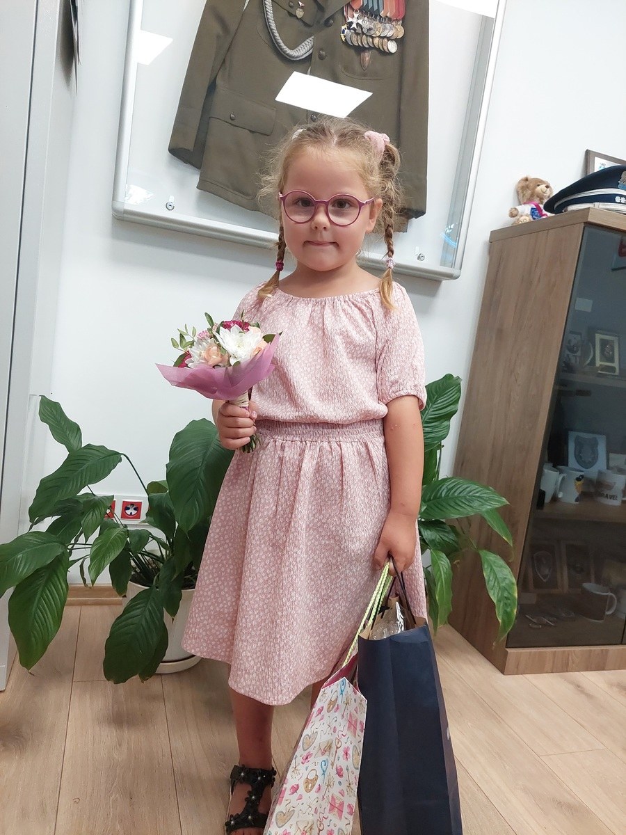 Bohaterska 5-letnia Lenka /KPP Mrągowo /