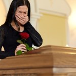 "Boimy się tego, co nieznane". Jak świadomość śmierci może uratować nasze życie, zamiast je odbierać?