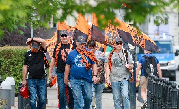 Boją się zwolnień, chcą rewizji Zielonego Ładu. Hutnicy protestowali przed Sejmem