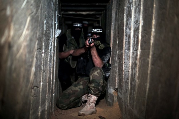 Bojownicy Hamasu w tunelu pod Strefą Gazy  - zdjęcie archiwalne (fot. Mustafa Hassona) /Abaca /East News