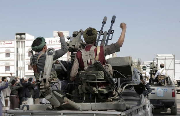 Bojownicy Huti na jednej z ulic w Jemenie. /AA/ABACA /East News