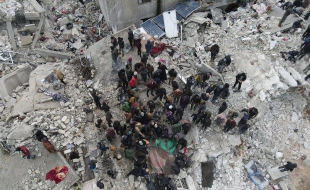 Bojownicy IS uciekli z więzienia po trzęsieniu ziemi w Syrii