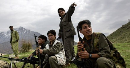 Bojownicy KPP gdzieś na granicy Turcji i Iraku, listopad 2006 /AFP