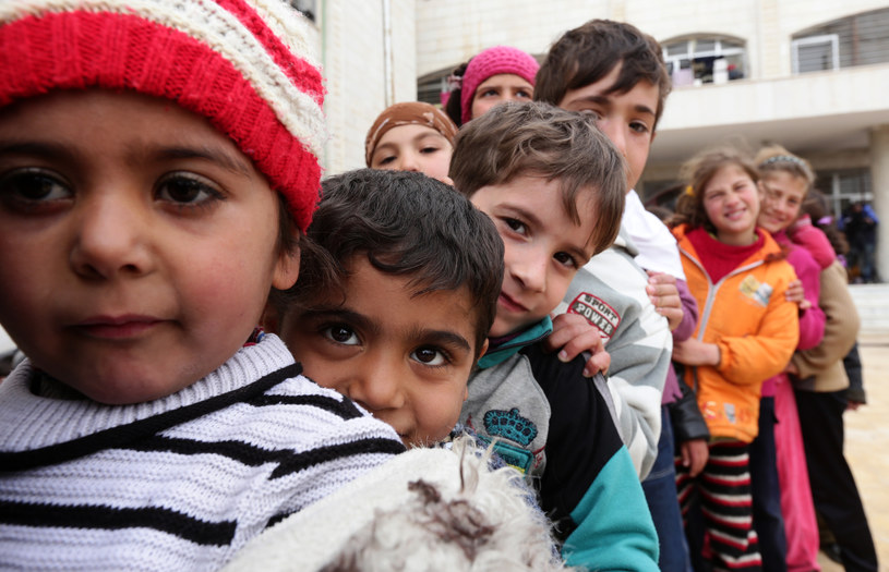 Bojownicy z IS porywają również dzieci /AFP
